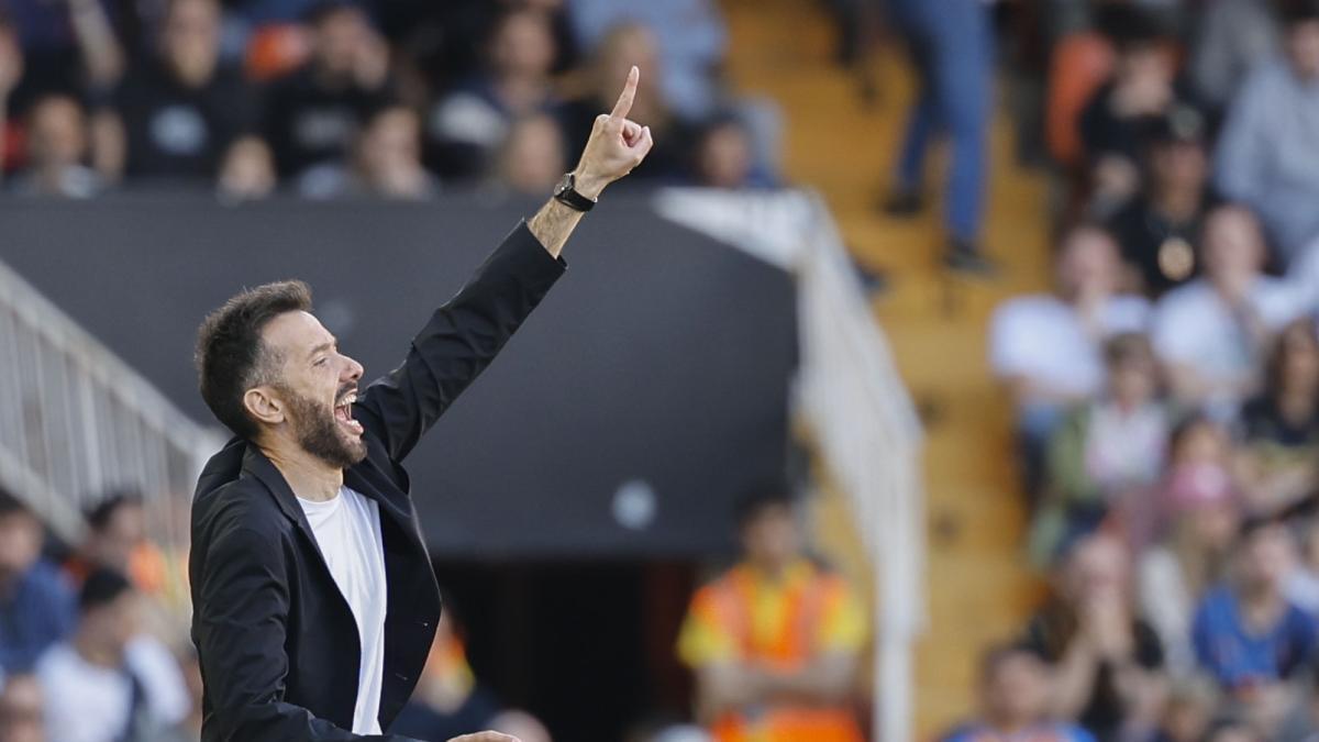 Valencia en crise : Corberán face à la colère de Mestalla